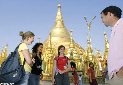 นักท่องเที่ยวเยือนพม่าปี 57 สูงเป็นประวัติการณ์ นักท่องเที่ยวเยือนพม่าปี 57 สูงเป็นประวัติการณ์
