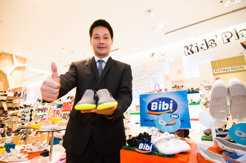 'บีบี้' บุกตลาดรองเท้าสุขภาพเด็กตั้งเป้า 6 เดือน กวาดยอดขายกว่า 50 ล้าน 'บีบี้' บุกตลาดรองเท้าสุขภาพเด็กตั้งเป้า 6 เดือน กวาดยอดขายกว่า 50 ล้าน